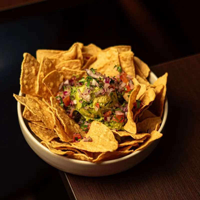 Guacamole artesanal en Piñata Cantina, cocina mexicana en Barcelona
