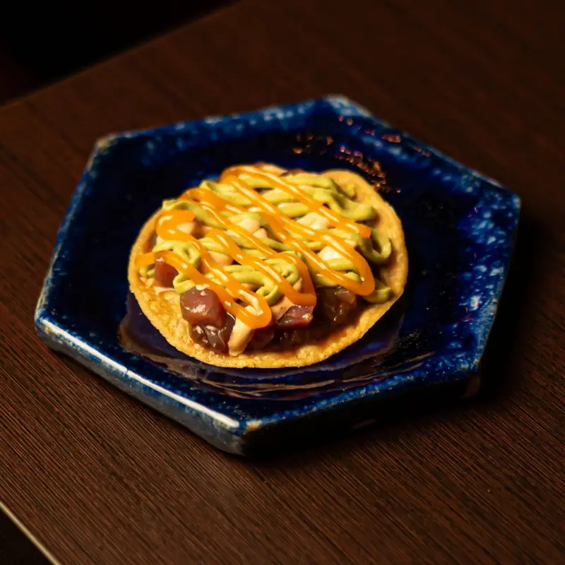 Tostada de tartar de atún rojo en Piñata Cantina, cocina mexicana en Barcelona
